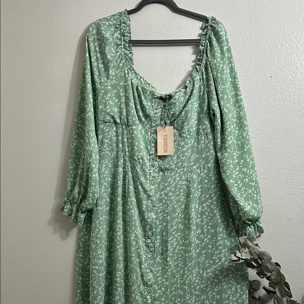 BNWT- Missguided+ Green Floral Long Sleeve Dress